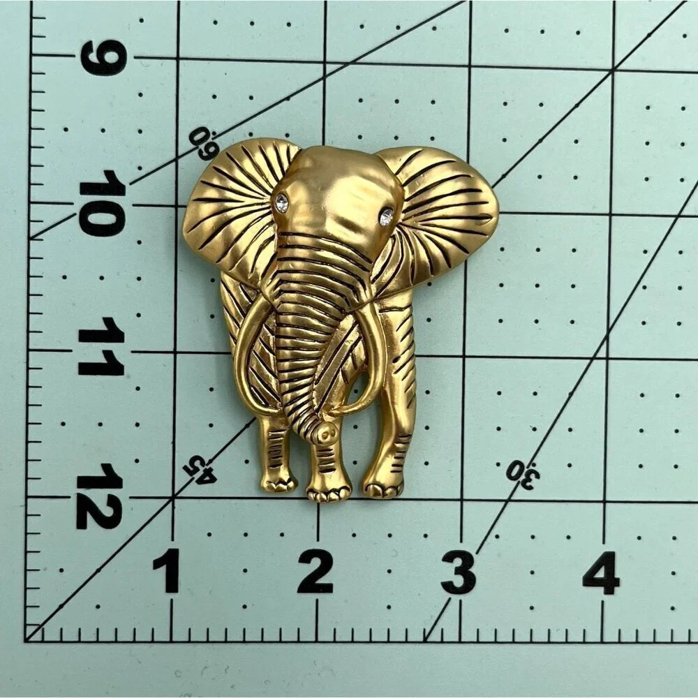 Elephant Gold Tone Figural Brooch Pin Pendant Wild African Safari Zoo Animal - Picture 3 of 5
